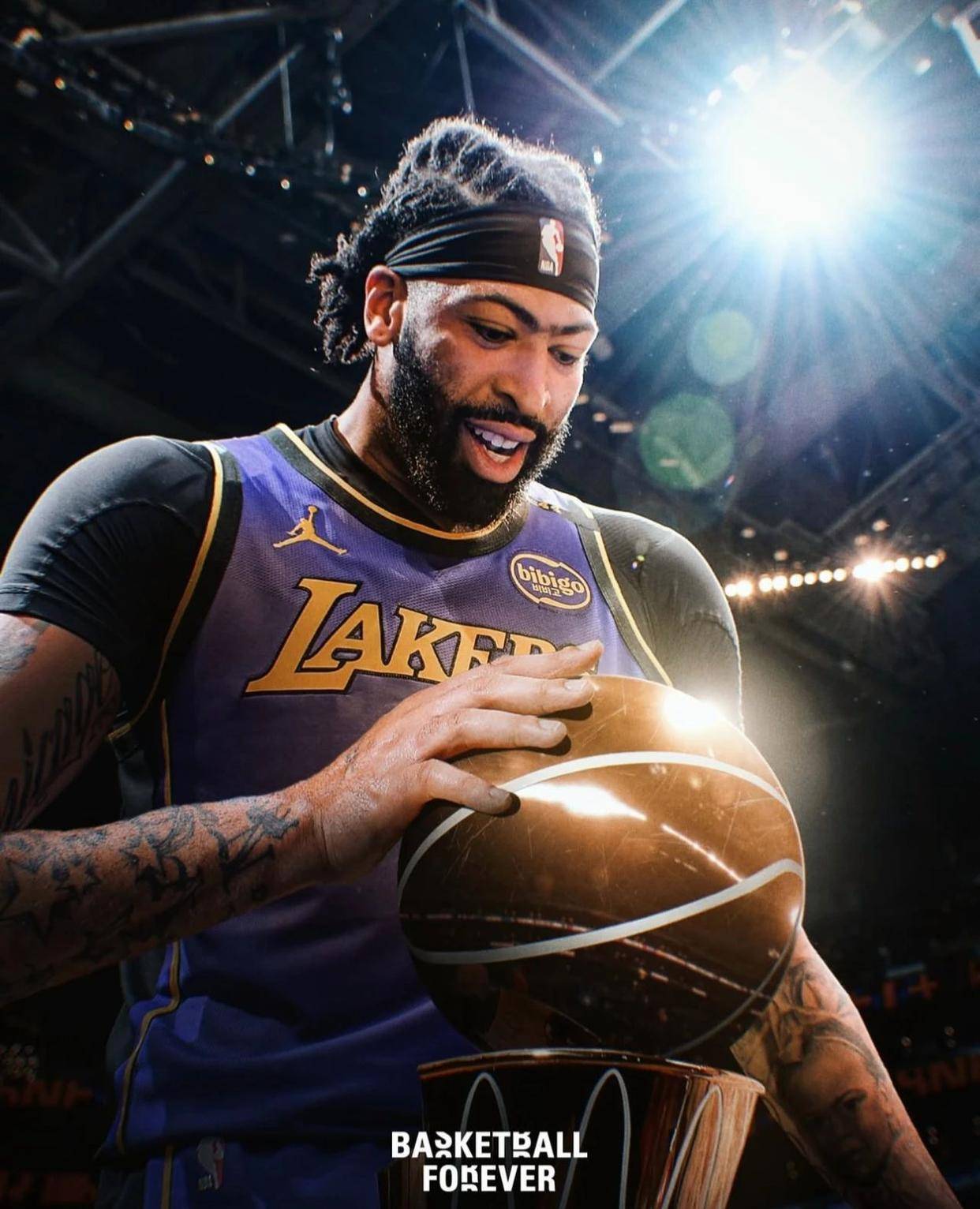 爱游戏-浓眉哥连续十场比赛得分超过逆转，湖人挑战极限！的简单介绍